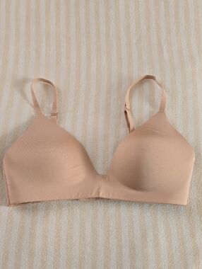 SKIMS Wireless Form Lightly Lined Bra Size:32A Mica